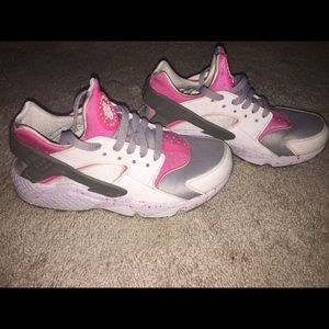 Used NIKE HUARACHES (custom)